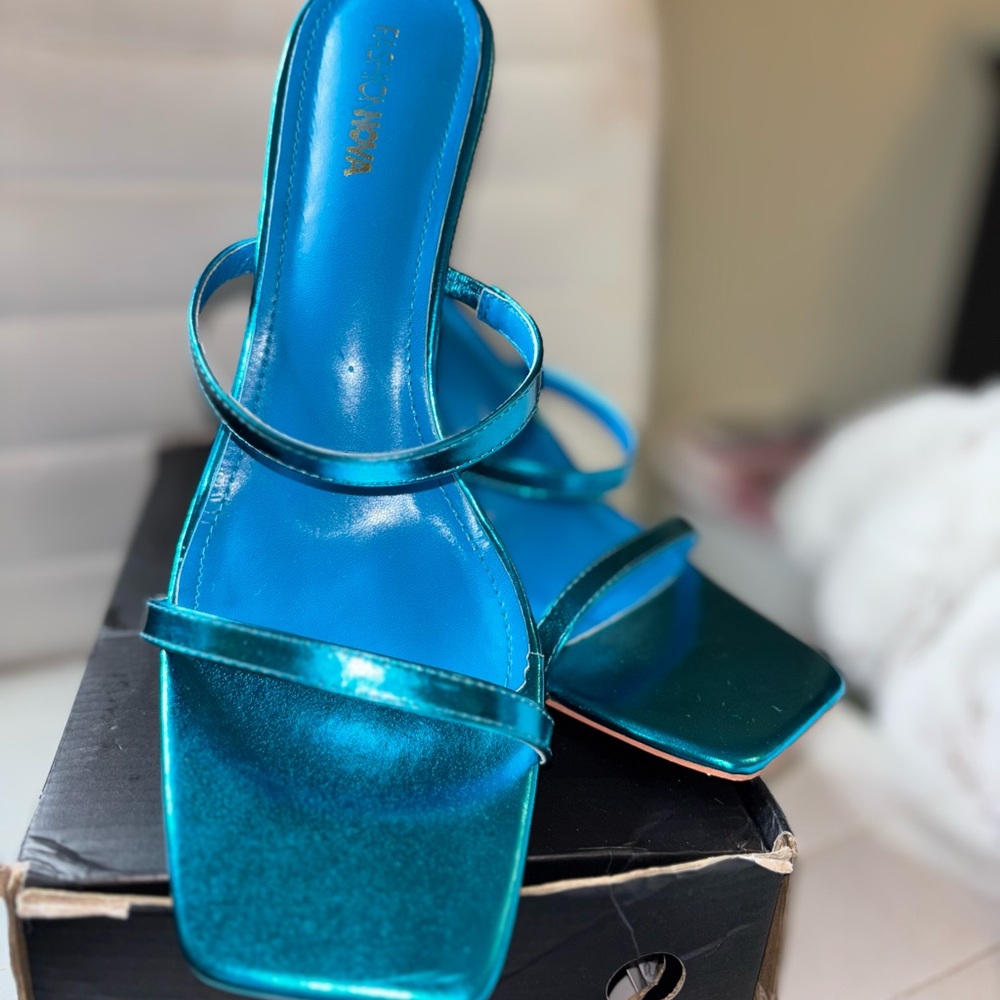 Stylish Metallic Blue Women's Heels